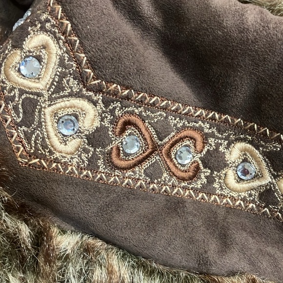 Regent Park faux fur vest with faux rhinestones Large - Picture 11 of 12